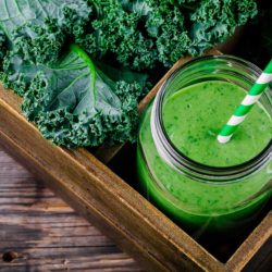 Jus de chou frisé bio avec l'extracteur de jus Kuvings