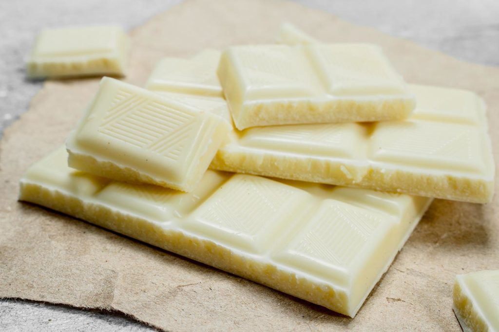 carrés de chocolat blanc