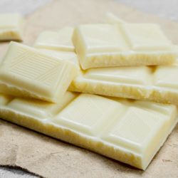 carrés de chocolat blanc